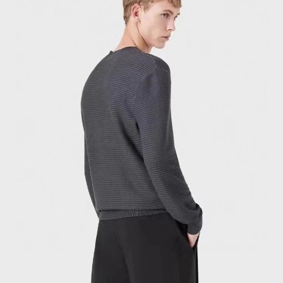 EA Classic Long Sleeve Sweater Sz M - Picture 2 of 7